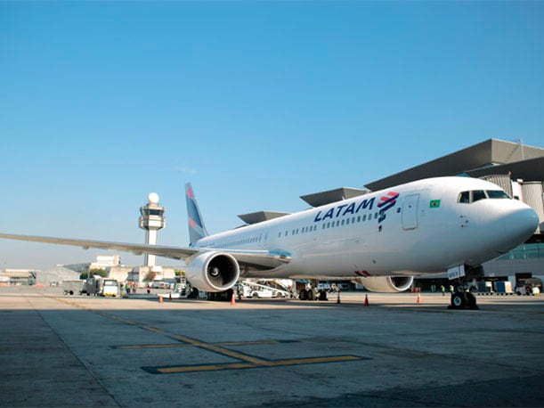 LATAM Airlines Perú anunció la cancelación de seis rutas internacionales desde Lima, cuatro ya operativas y dos previstas para 2026, debido al impacto de la nueva Tarifa Unificada de Uso Aeroportuario (TUUA) de transferencia internacional. (Foto: TTG Media)