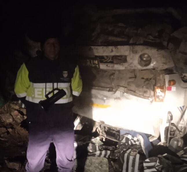 Camión se precipita al abismo y mueren dos en Huánuco