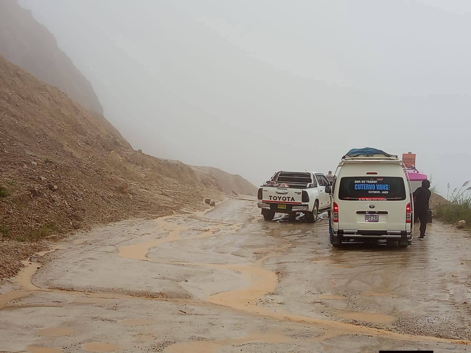 Huaico interrumpe tránsito en carretera del sector San Lorenzo, Cajamarca. Foto: Cajamarca.