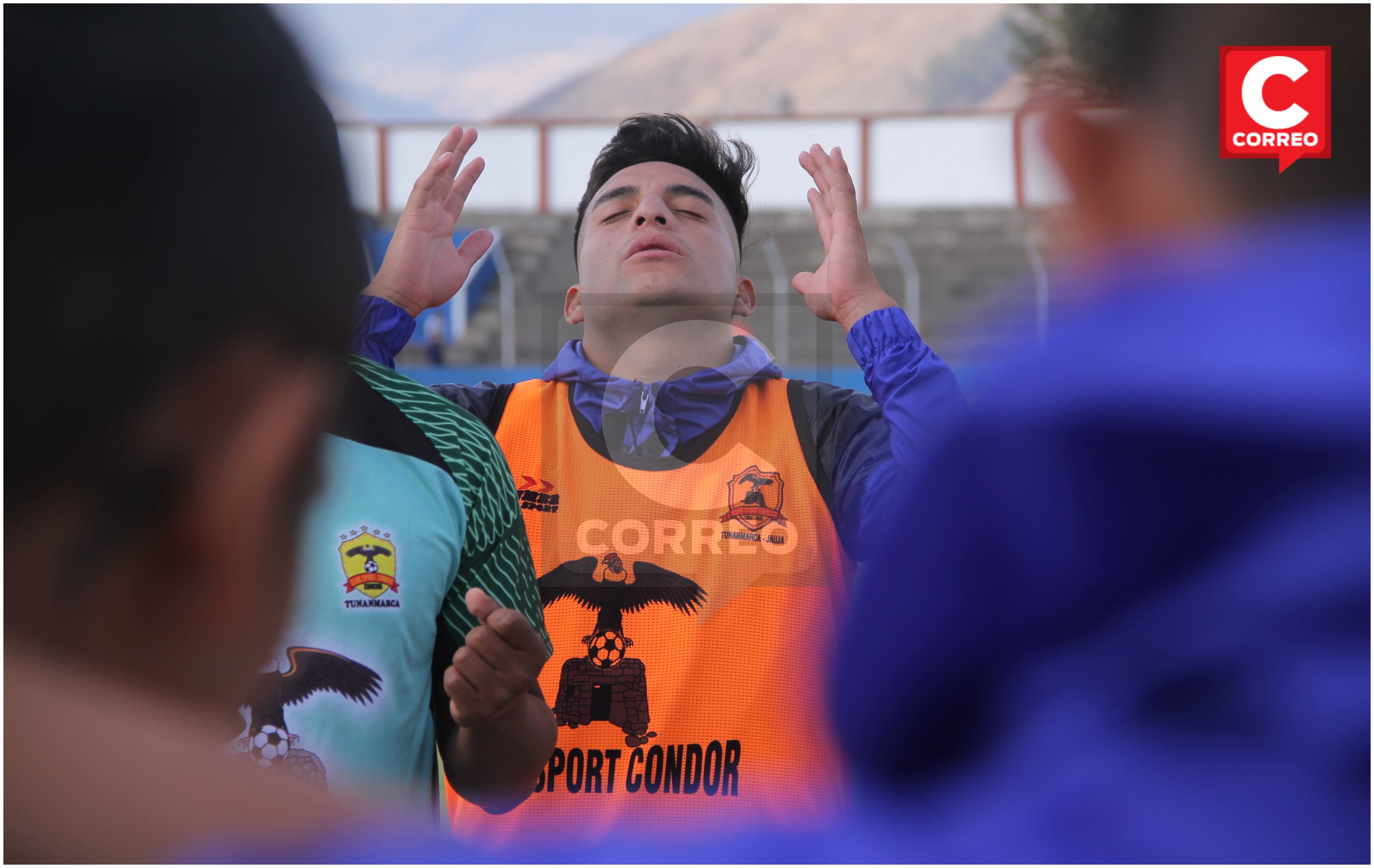 Dios por delante antes de su ingreso al campo.