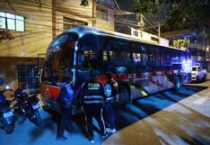 Disparan contra bus lleno de pasajeros y hieren al conductor en Comas (VIDEO)