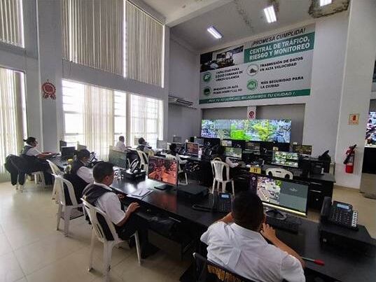 Actualmente solo 17 funcionan, de un total de 65, por lo que en alianza estratégica con los vecinos se monitorea la ciudad con las videocámaras de sus casas.