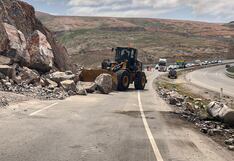 Vía Costanera: Retiran rocas y piedras que bloquearon carretera en Arequipa