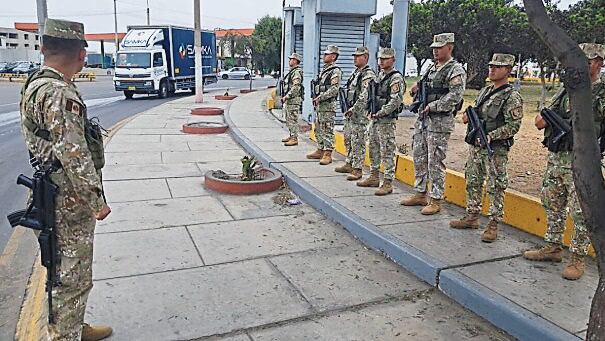 El gerente regional de Defensa Nacional, coronel PNP (r) Edwin Dávila Paredes, indicó que el Ejecutivo evalúa si ampliar o no el estado de emergencia en las provincias liberteñas de Trujillo y Virú. La última vez que se extendió esta medida ocurrió el 6 de setiembre, “por el término de 60 días calendario (4 de noviembre)”, según el Decreto Supremo N° 114-2025-PCM.