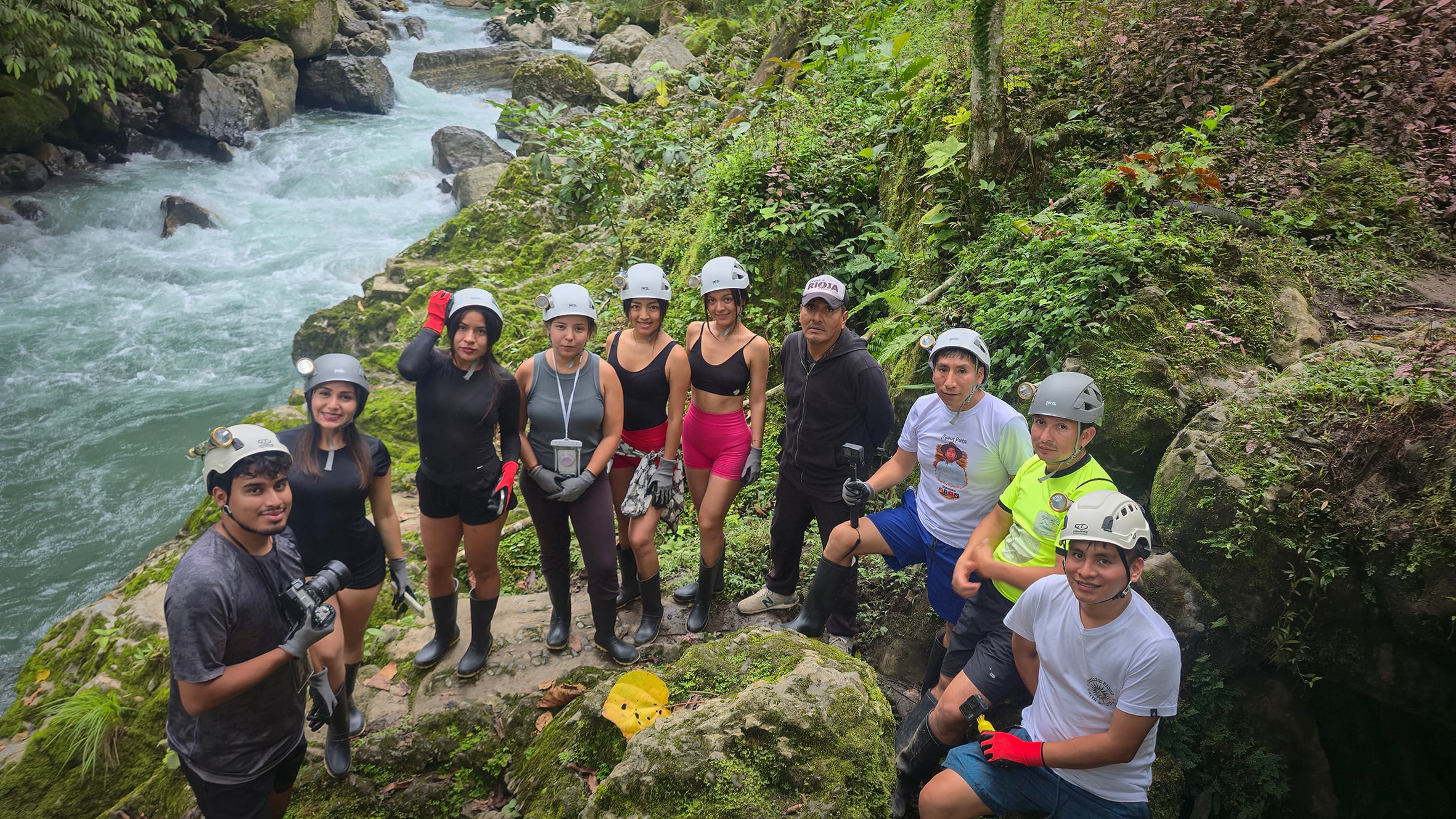 3. Aquí nos preparamos antes de entrar a la cueva