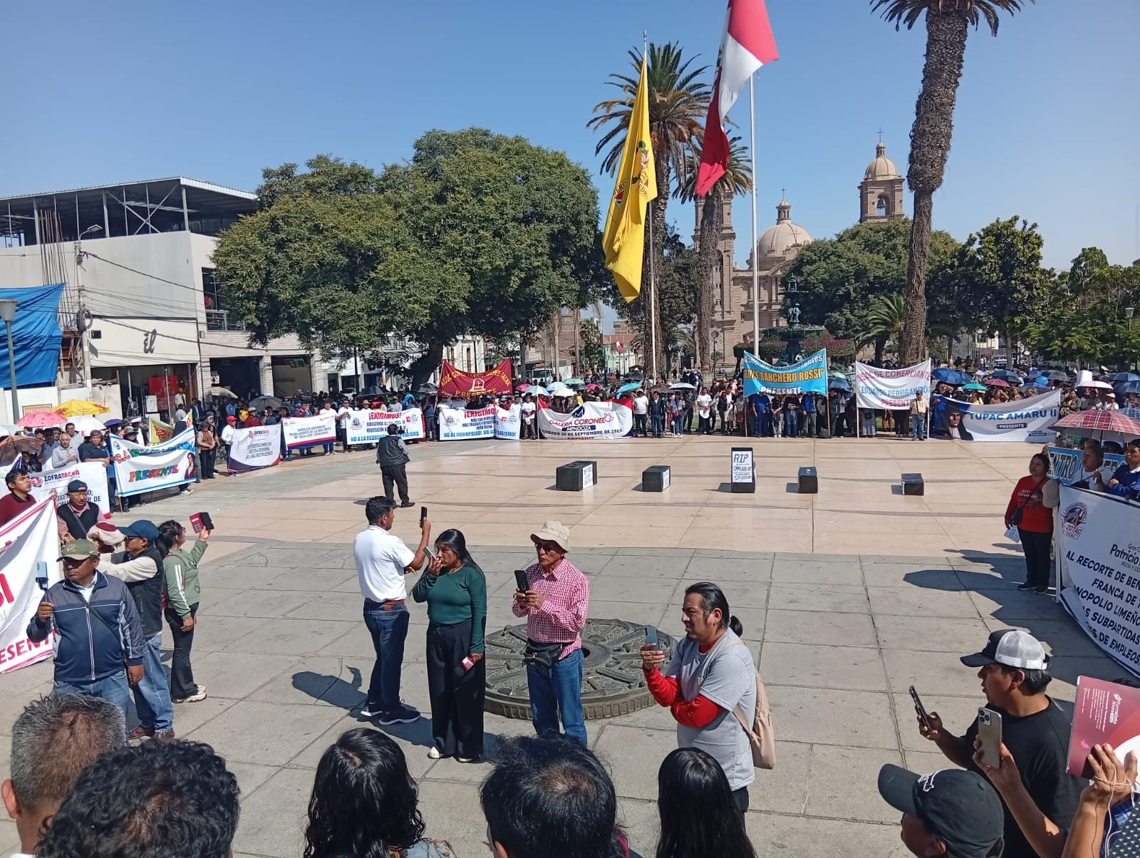 Usuarios se expresaron en contra de la reducción de los beneficios. (Foto: Adrian Apaza)