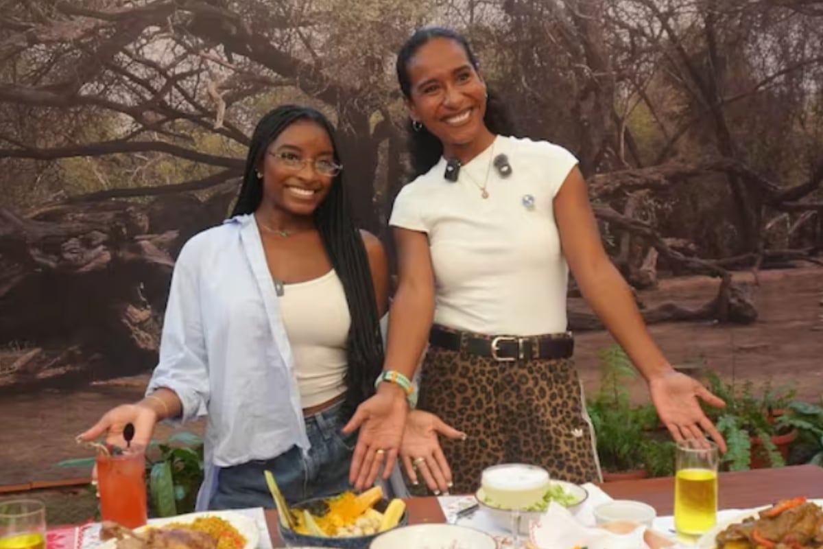 "Mafer" Reyes le explicó a Simone Biles las bondades del Perú. (Foto: PanamSports).