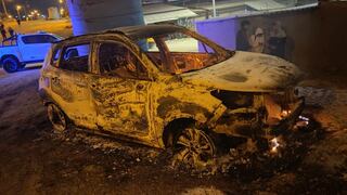 La Libertad: Delincuentes queman vehículo en Alto Trujillo