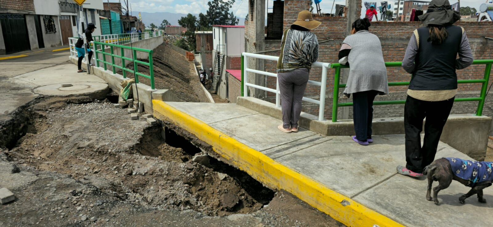 Lluvias exponen fallas en obra vial en Cayma y perjudican al menos siete viviendas. (Foto: Omar Cruz/@photo.gec)