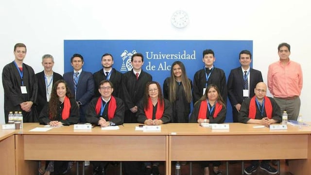 Estudiantes de Arequipa ganan beca, luego de ser subcampeones en concurso internacional