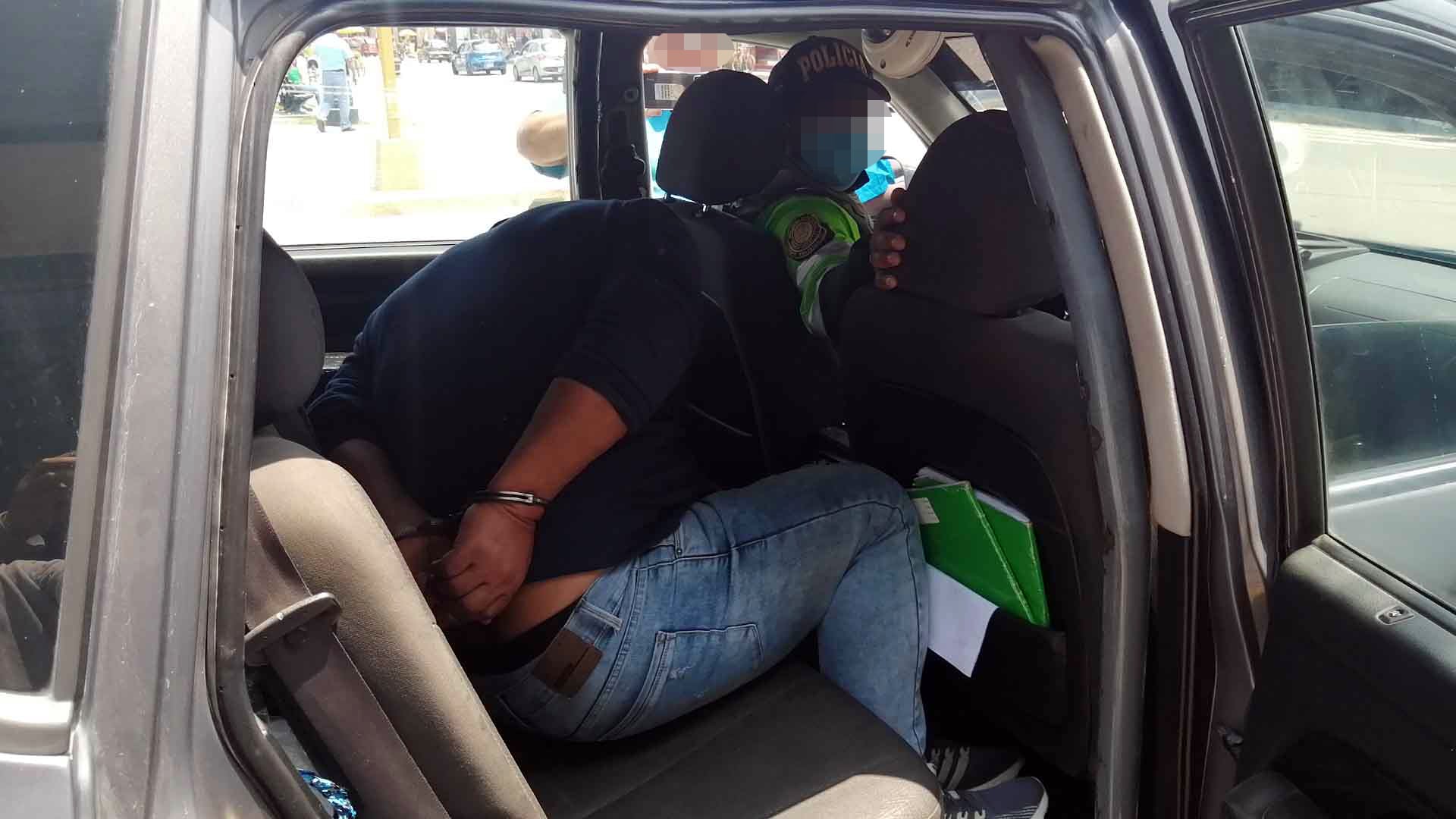 Vecinos de Chincha Baja reducen a presunto ladrón y lo entregan a la policía