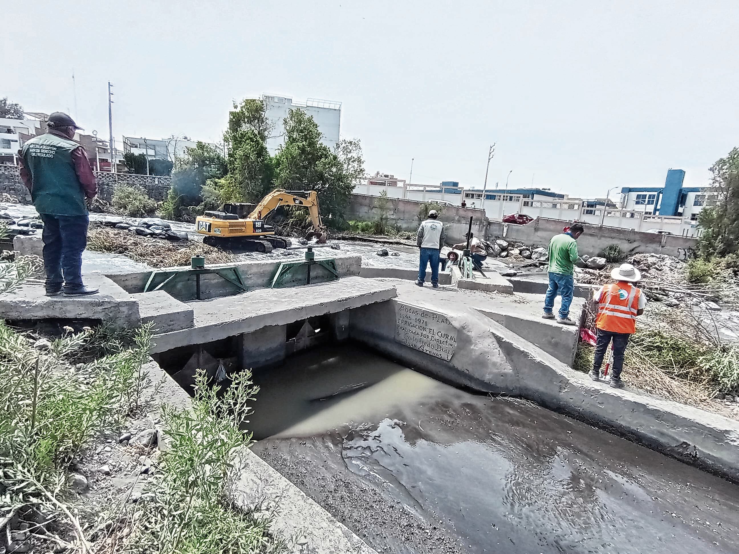 Debido a la cantidad de arena, agua no llega para regar los cultivos. (Foto: GEC)