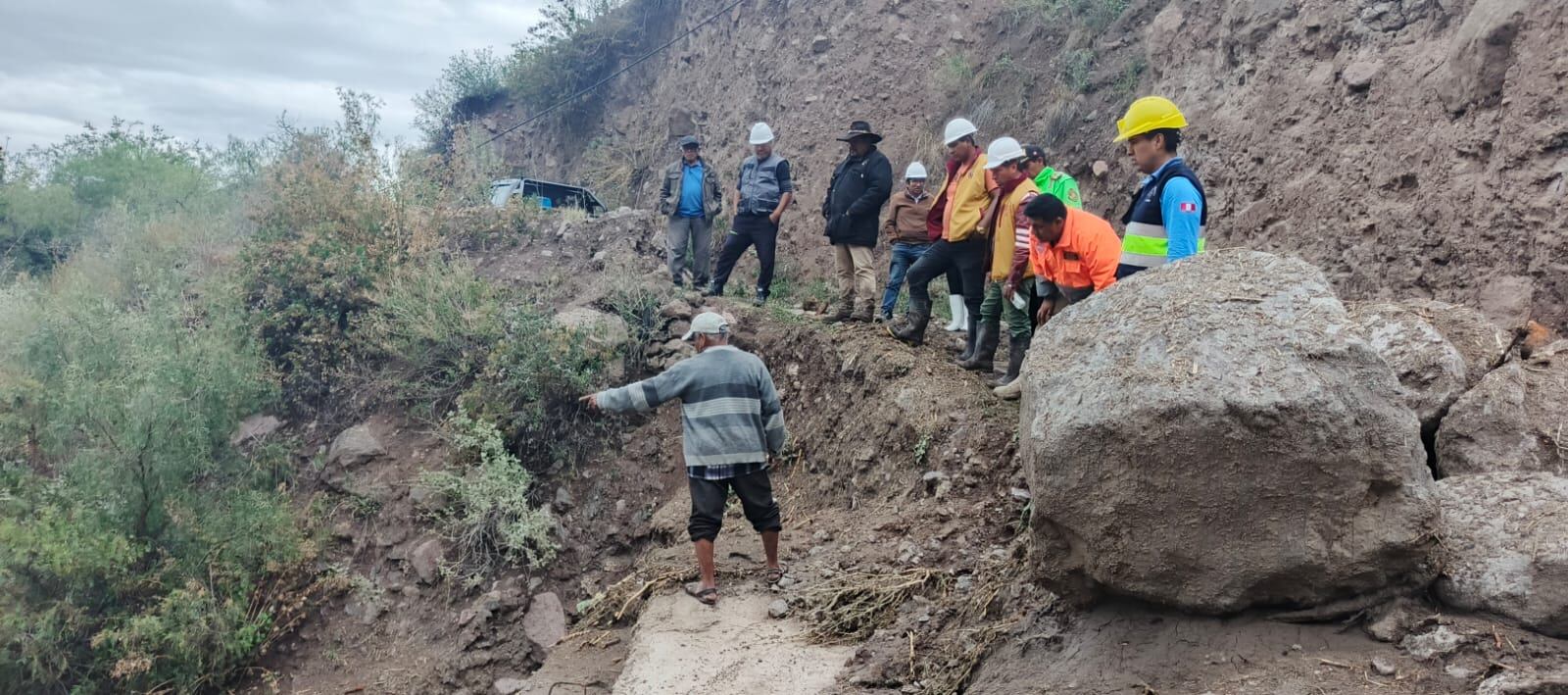 Las personas quedaron incomunicadas por bloqueo de carreteras. Foto: Difusión.