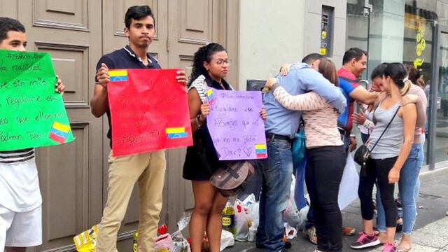 Venezolanos sin familia en Perú pidieron abrazos por Navidad en Jirón de la Unión