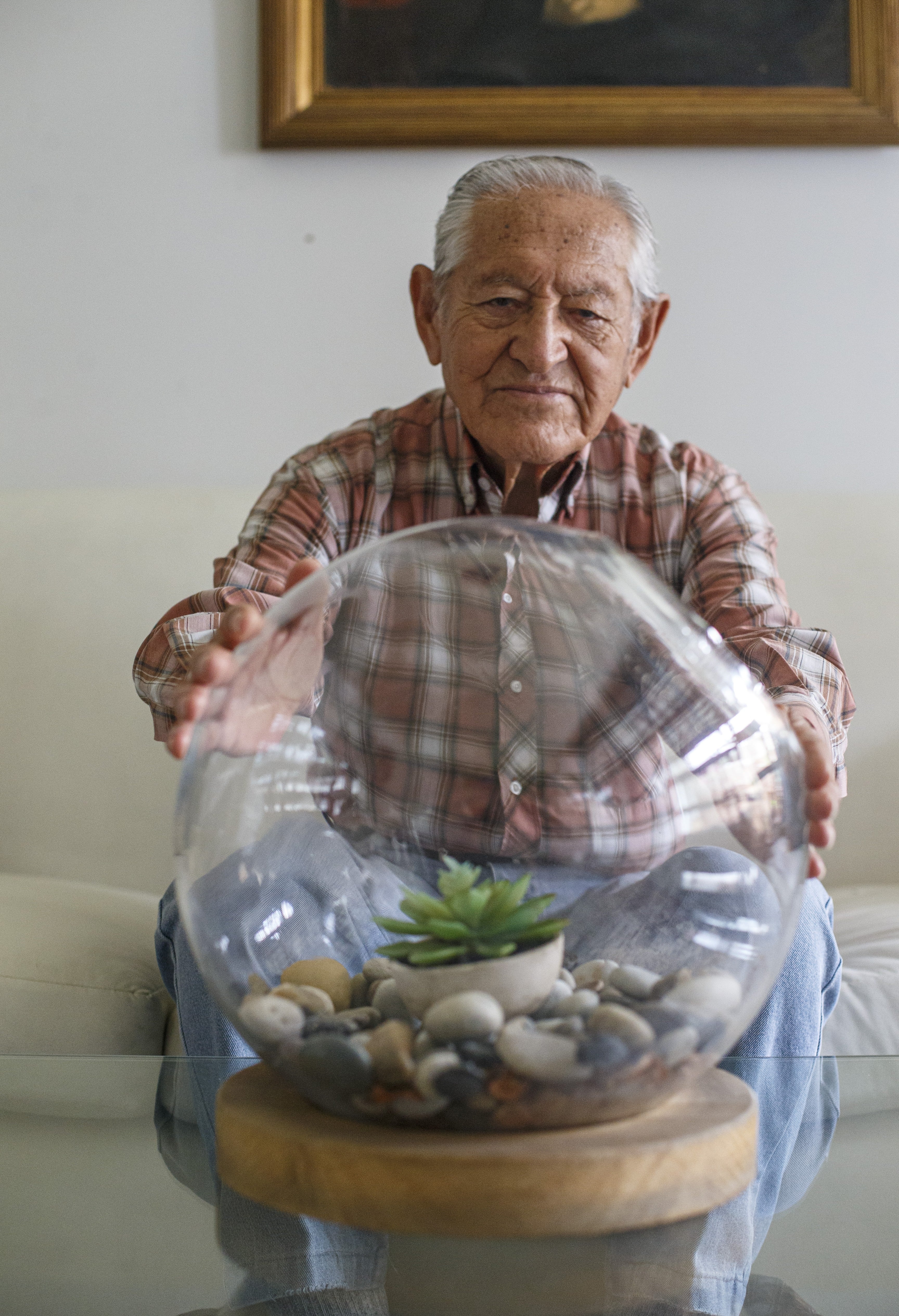 "Yo espero que la juventud se dedique no tanto a la política, sino a la naturaleza. Las universidades deben orientar hacia el tipo de especialidades que hacen falta", dice Benjamín Morales Arnao.
Foto: César Campos/GEC