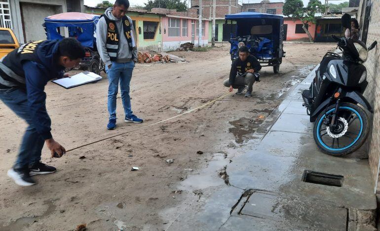 El criminal llegó caminando y le disparó cinco balazos al joven de 20 años, que momentos antes había recibido una llamada en su celular