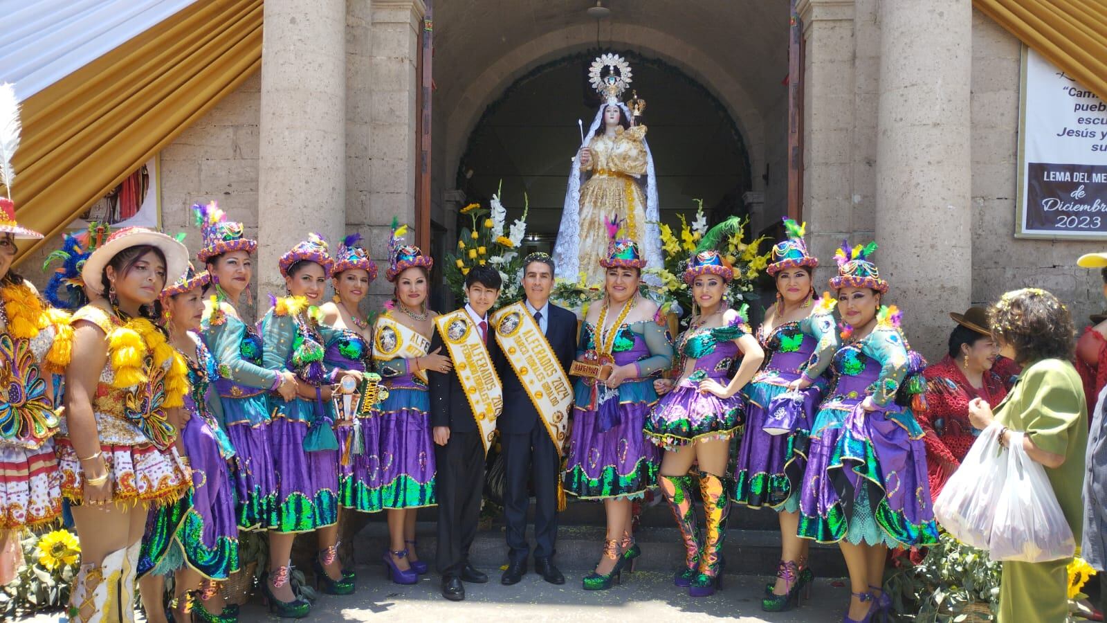 Alferados participaron en la misa celebrada en la parroquia Espíritu Santo a cargo del párroco Michael Flores Fráquita. (Foto: GEC)