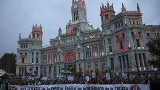 Decenas de miles de españoles protestaron por "pan, trabajo, techo y dignidad"