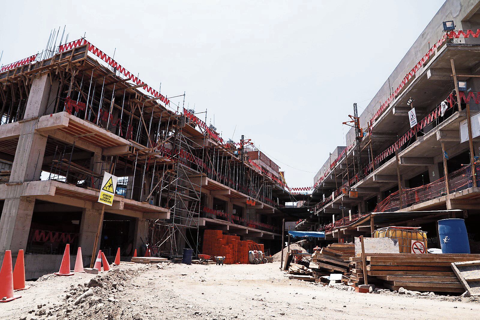 En los otros pabellones de la obra realizan algunos trabajos. (Foto: GEC)