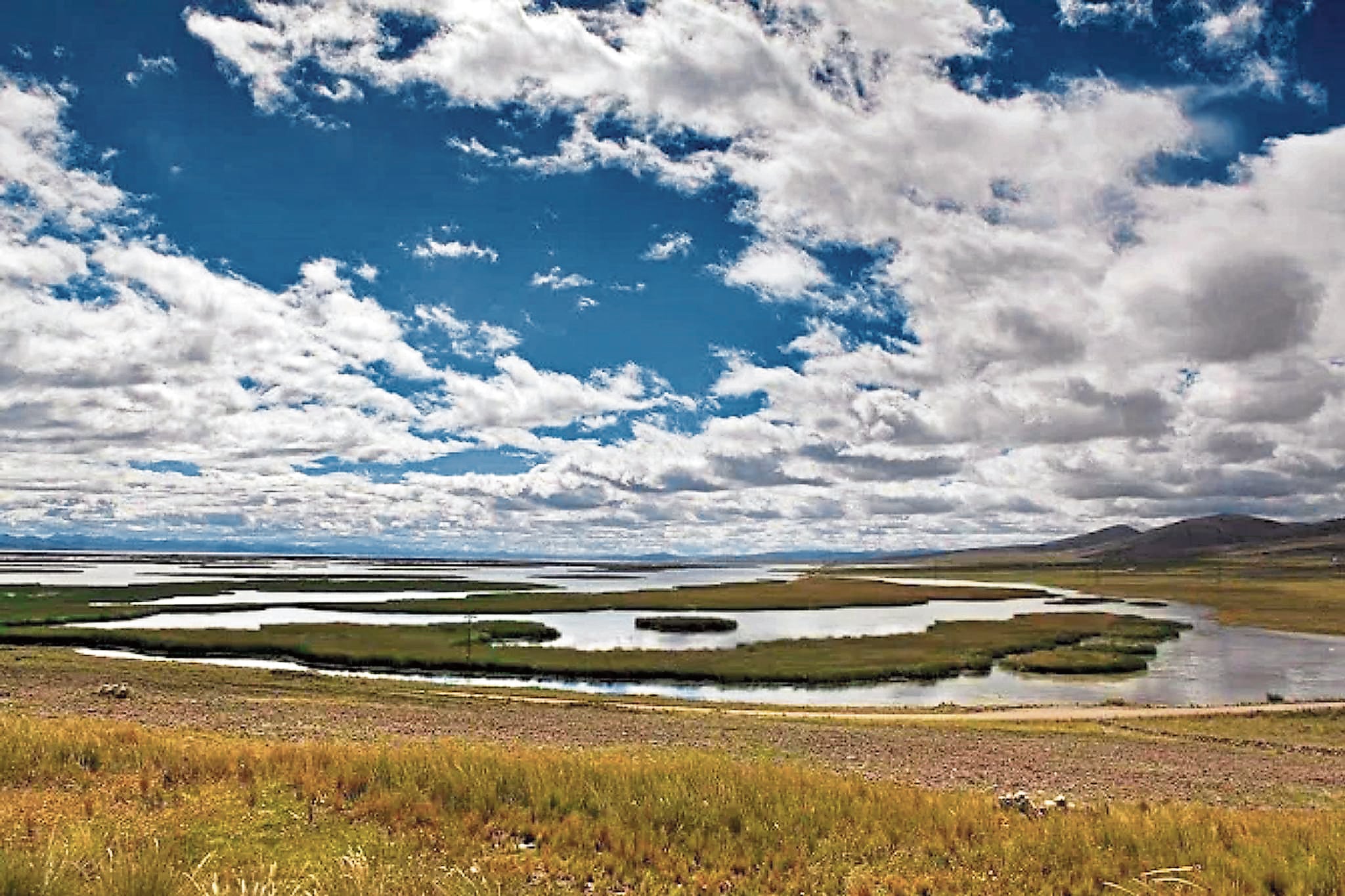 El lago Junín baja su nivel de agua de manera preocupante al 45,3 %