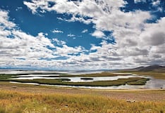 El lago Junín baja su nivel de agua de manera preocupante al 45,3 %