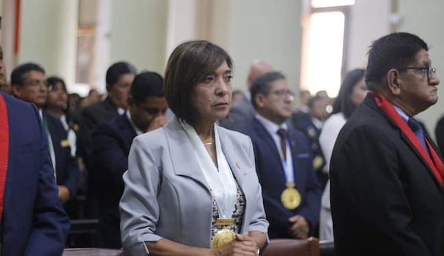 Alcaldesa de Chiclayo en controversia por contrato.