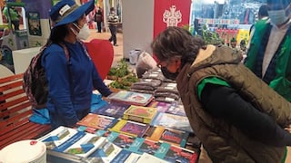 Día del Medio Ambiente: “Libros por plantas” en la plaza San Francisco, en Arequipa