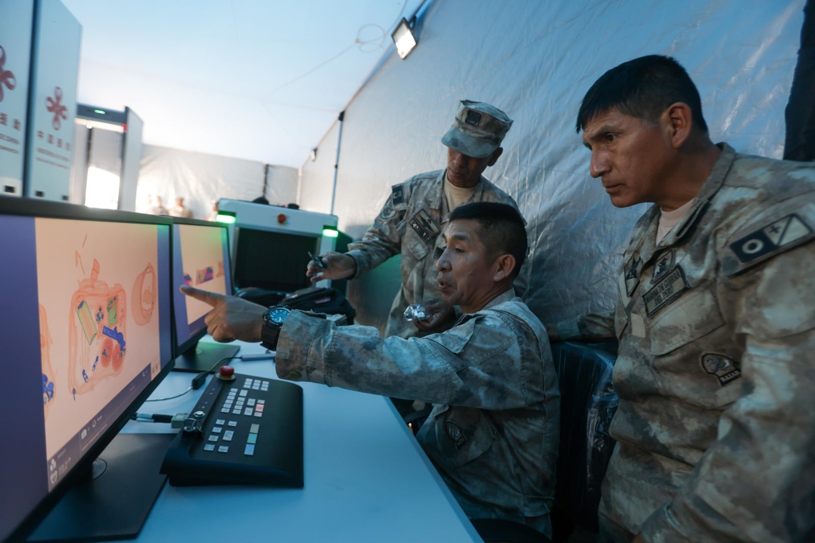La Marina de Guerra del Perú operará y custodiará el nuevo sistema de inspección durante las 24 horas. Los controles se aplicarán a visitantes, trabajadores del INPE, funcionarios y reclusos trasladados desde otros establecimientos penitenciarios. (Fotos: Mindef)