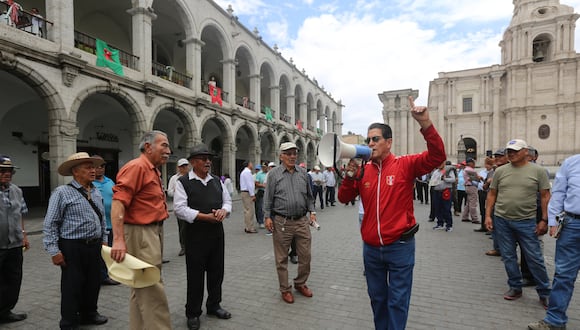 Pensionistas protestaron en la Plaza de Armas de Arequipa (Foto: Leonardo Cuito)