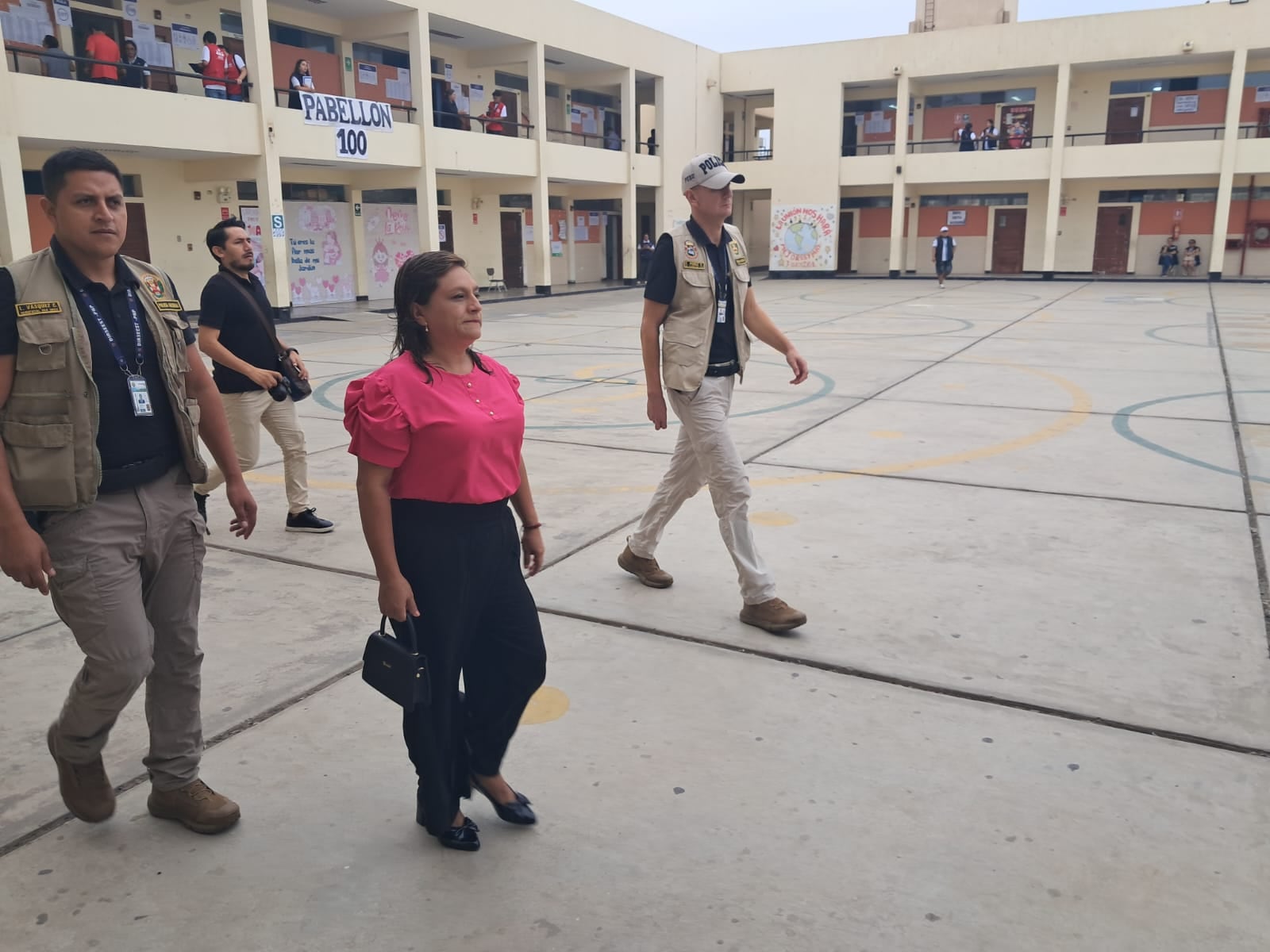 Joana Cabrera acudió hasta la I.E. 80820 de Víctor Larco.