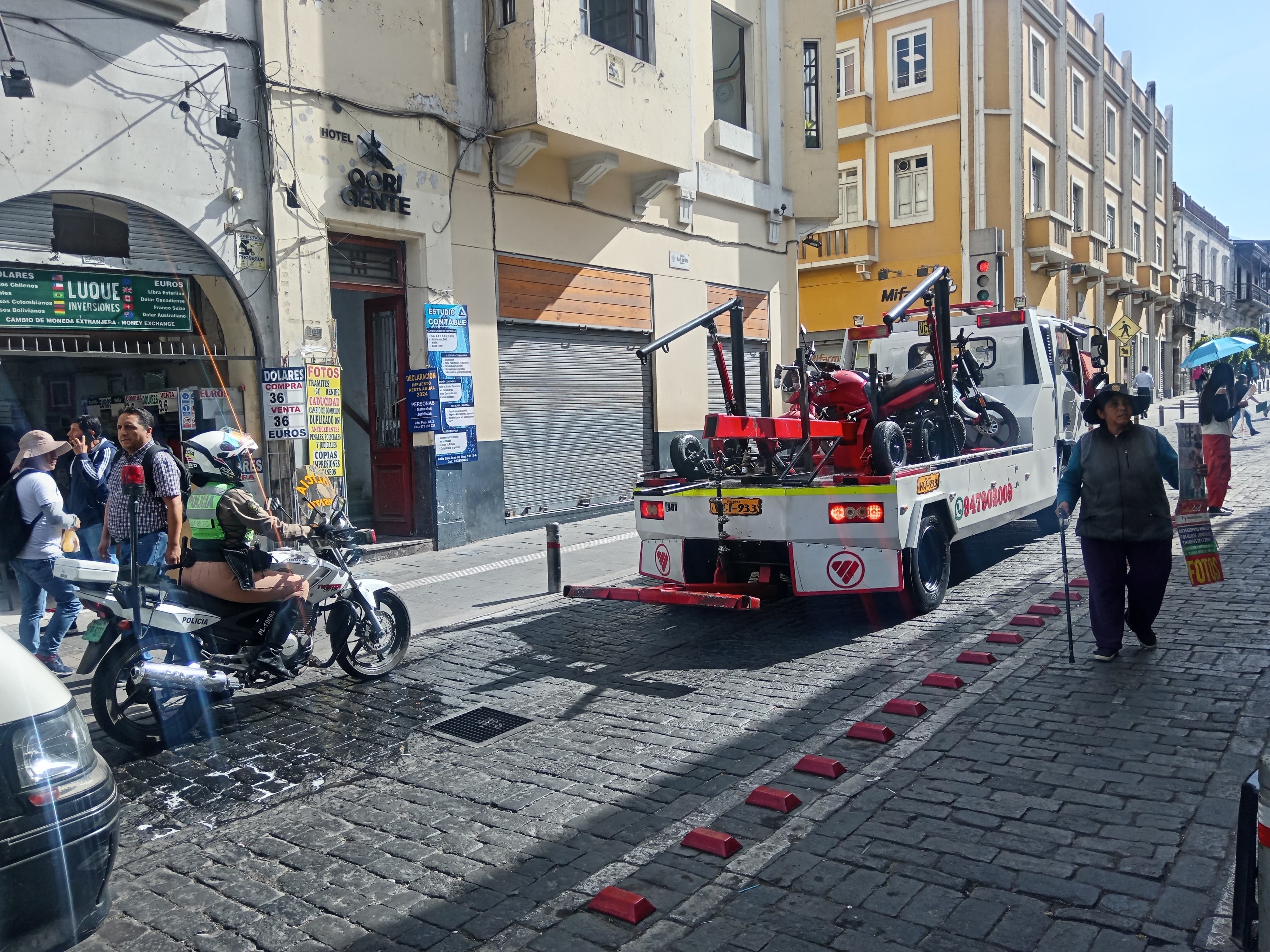 Presencia de grúa en Centro Histórico de Arequipa. Foto: GEC