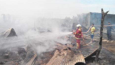 Piura: Incendio arrasó con seis viviendas en el sector oeste de Sullana