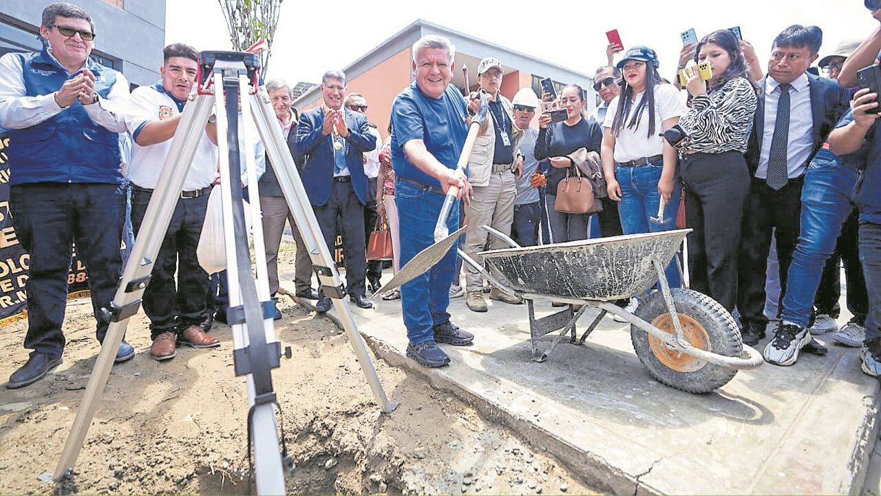 La gestión de César Acuña Peralta cerró el 2024 ejecutando el 93.3% de su presupuesto, lo que el Gobierno Regional de La Libertad calificó como un “logro histórico”. Sin embargo, analista y consejera afirman que se llegó a ese nivel de gasto transfiriendo millones a municipalidades.