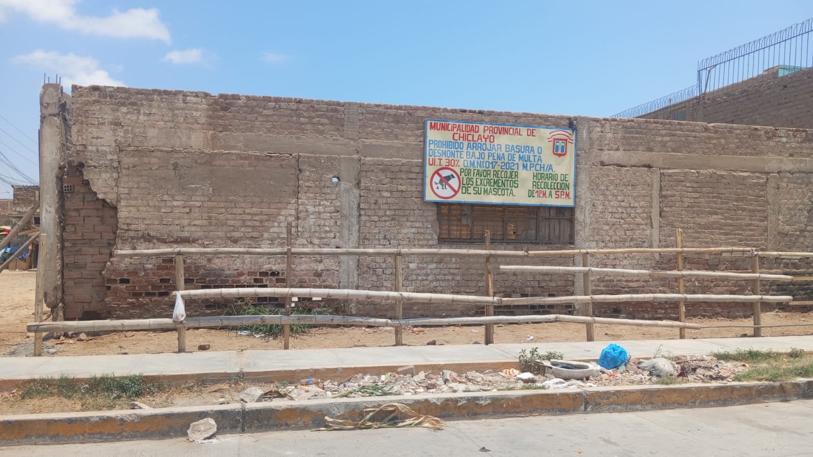 Vecinos alertan deterioro de local comunal usado por municipio de Chiclayo