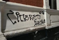 Barristas de Alianza Lima realizan pintas en fachada de la comuna de Trujillo y casonas