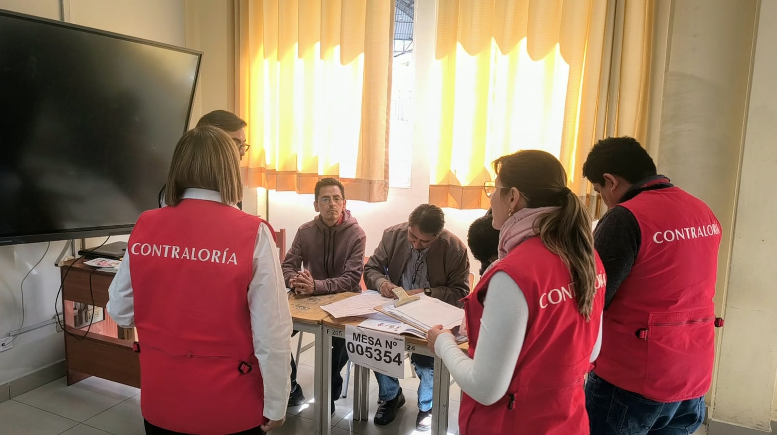 Contraloría detecta demora en instalación de 23 mesas de votación en Arequipa