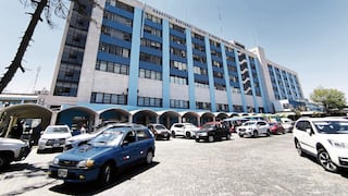 Hospital Carlos Seguín Escobedo: Asegurados en riesgo por equipos obsoletos