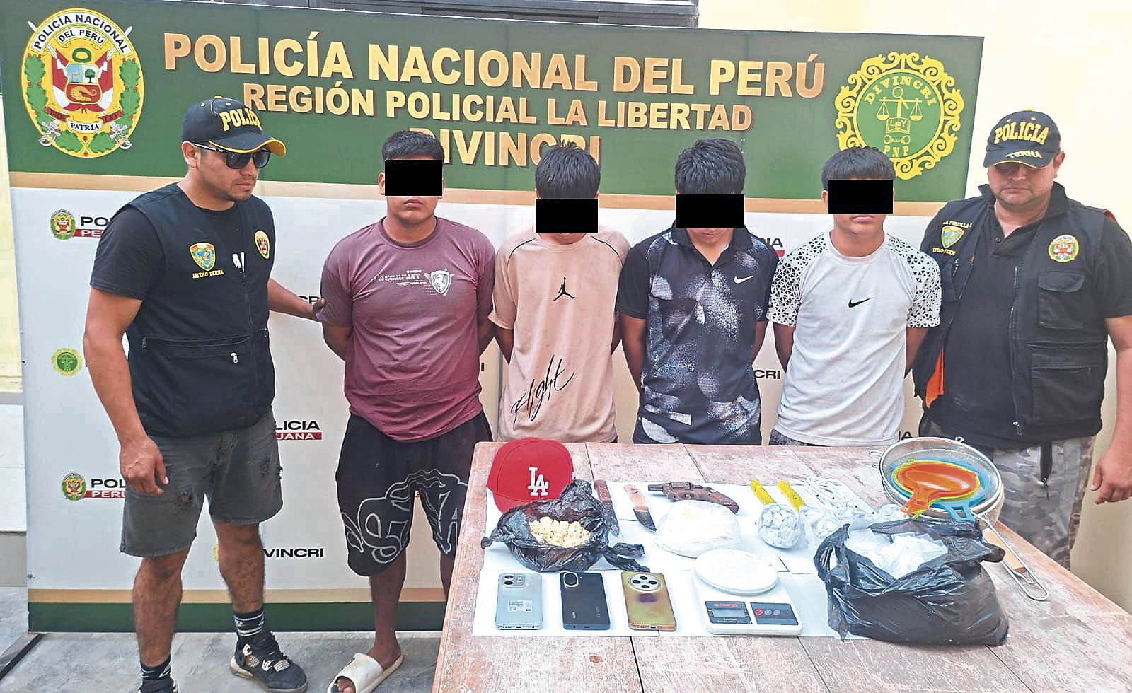 Tras acciones de inteligencia, detectives los atraparon en una vivienda del distrito de Chao, en Virú.