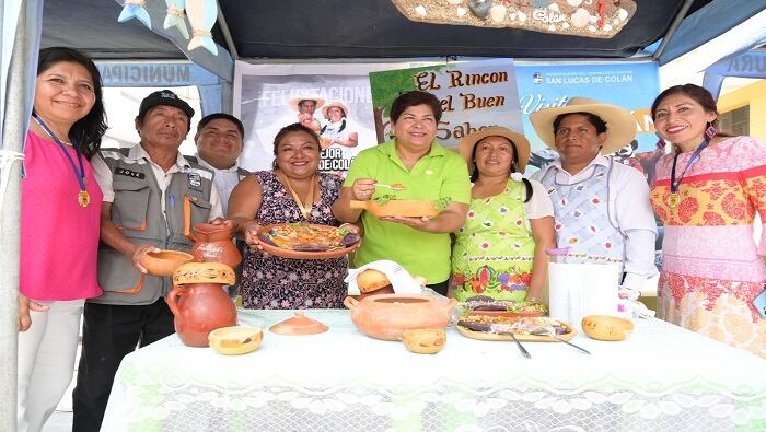 Se presentaron platos típicos de todas las provincias y danzas regionales.