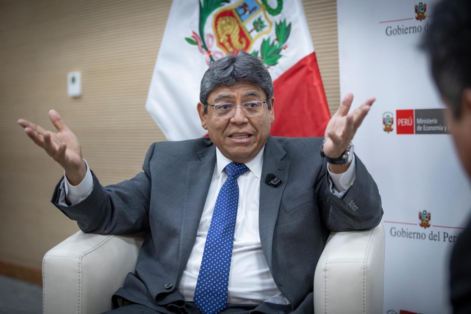 El titular del MEF sostuvo que la petrolera estatal debe dejar de registrar pérdidas y recuperar participación de mercado. Afirmó que, si fracasa el nuevo directorio, la empresa podría quedar en manos de sus acreedores. (Foto: Hugo Pérez/GEC)