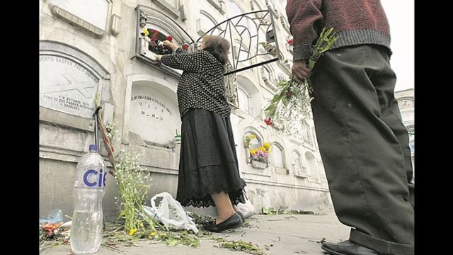 Día de la Madre: Conflicto por flores en el cementerio