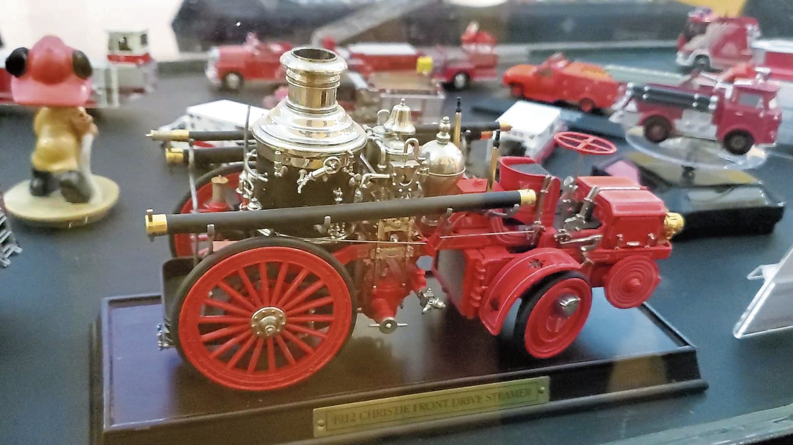 Los autos miniatura son exhibidos en la Casa de la Cultura. (Foto: GEC)