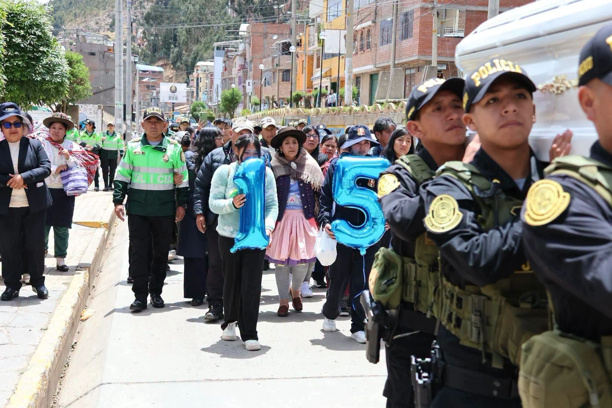 Huancavelica: policías reúnen dinero para comprar ataúd y dar digna despedida a adolescente