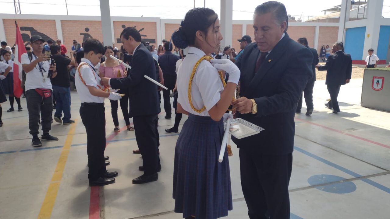 Álvaro Sánchez señaló que cuentan con 800 alumnos en primaria y secundaria y para el 2026 espera conseguir dos turnos con un promedio de 2,000 alumnos en los dos niveles.