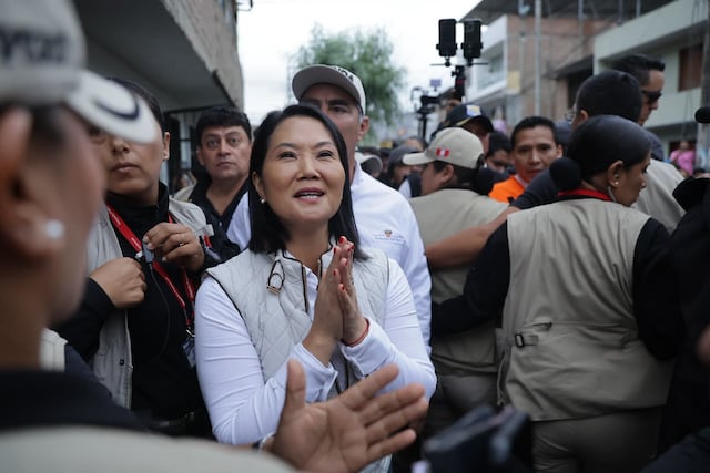Keiko Fujimori evalúa declarar en emergencia distritos de Lima afectados por lluvias