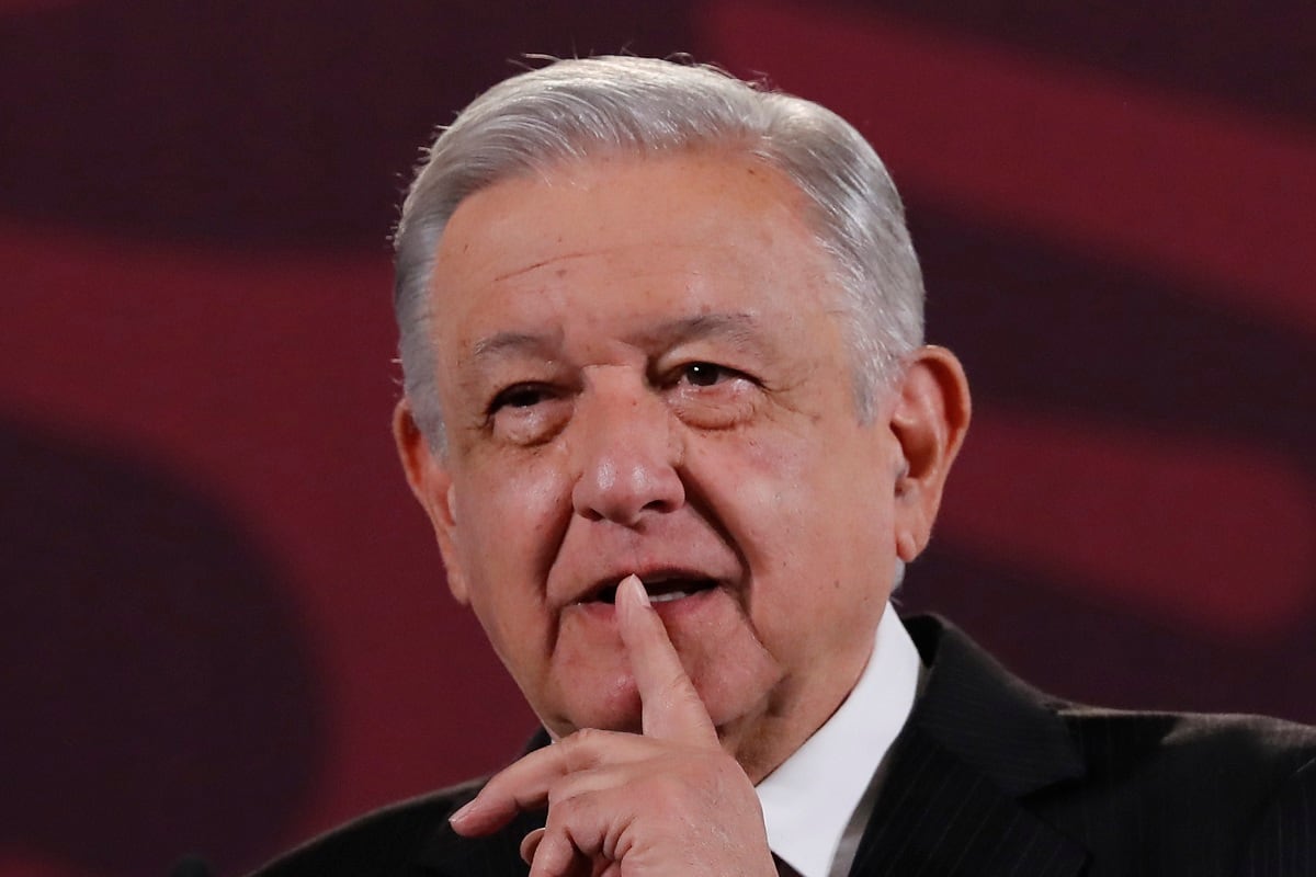 El presidente de México, Andrés Manuel López Obrador, habla durante su conferencia de prensa matutina en el Palacio Nacional de la Ciudad de México, el 22 de febrero de 2024. (Foto de Mario Guzmán / EFE)