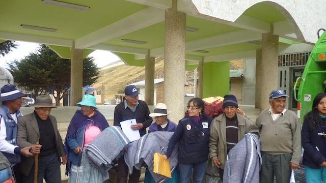 Entregan 700 kits de abrigo en Junín para mitigar friaje