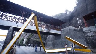 Emape denunciará a conductor de camión que impactó contra arco de protección de puente en Barranco