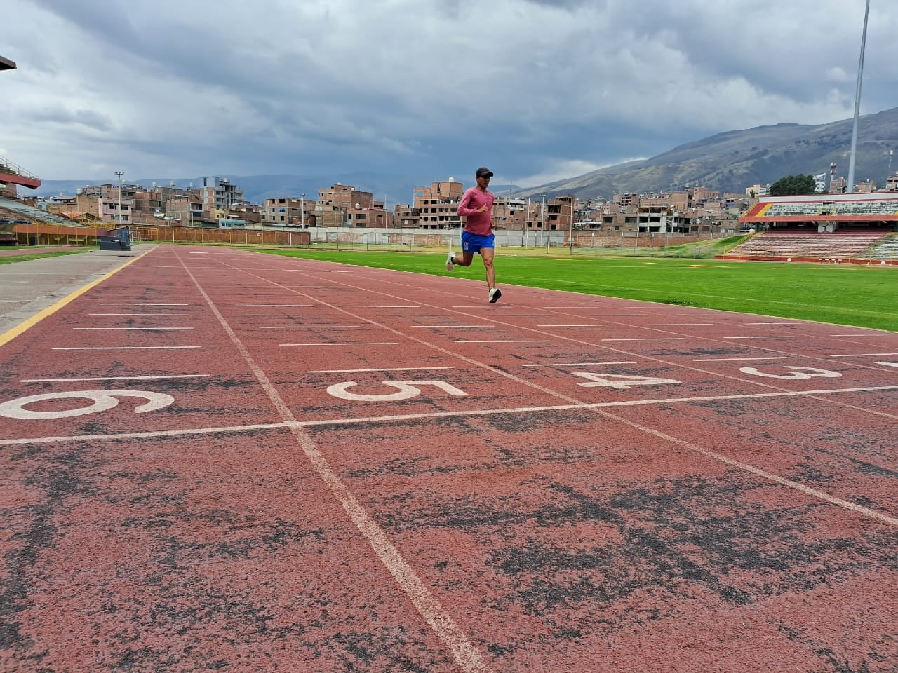 Pista Atlética de Huancayo: Promesas Incumplidas y Deportistas en Espera