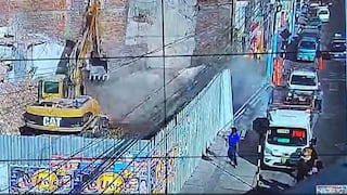 Arequipa: Muro cae durante obra de demolición y por poco aplasta a peatones en Mariano Melgar (VIDEO)